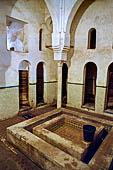 Marrakech - la Madrasa di Ben Youssef, la sala per le abluzioni. 